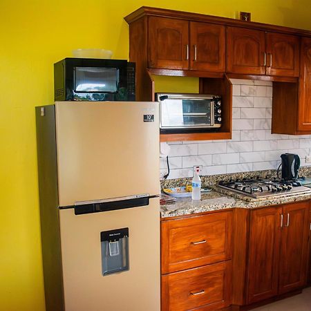 Cozy Modern Upstairs 2 Bed A/C Apt Near 2 Everything Saint Philip Exterior photo